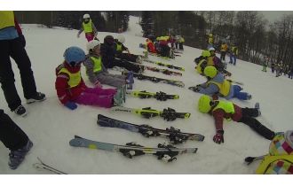 Nauka jazdy na nartach i snowboardzie.